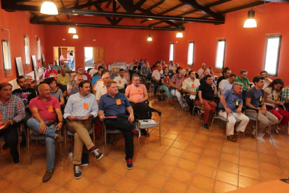 El PSOE celebró ayer su Comité Provincial extraordinario en Mansilla Mayor, un municipio que arrebataron al PP el 24M.