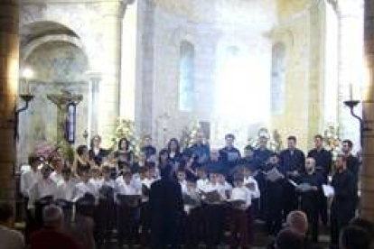 Imagen de uno de los conciertos ofrecidos en Galicia por la coral