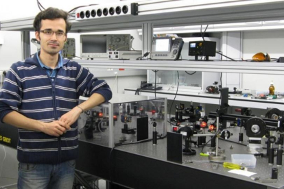 Omid Kokabee, en un laboratorio del ICFO, durante su estancia en Barcelona.