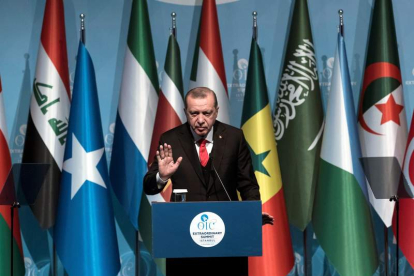 El presidente turco, Erdogan, tras la cumbre extraordinaria de la OCI en Estambul. SEDAT SUNA