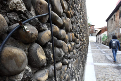 Vista del recorrido entre Puerta Moneda y la plaza de Riaño, uno de los más afectados por el vandalismo.