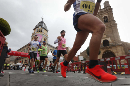 La Media Maratón y los 10 Kilómetros Vía de la Plata contaron con cerca de 200 protagonistas. JESÚS F. SALVADORES