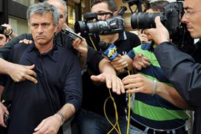 Mourinho ya es oficialmente entrenador del Real Madrid para las cuatro próxima campañas.