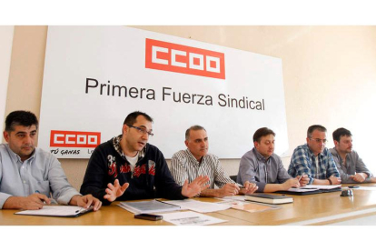 Miembros de la AUGC de León con el secretario nacional del sindicato.