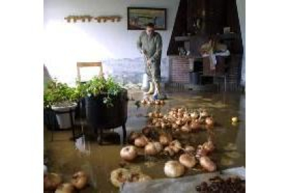 Aspecto de la casa de Manuel García, completamente inundada