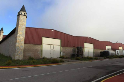 Instalaciones de la bodega Señorío de Peñalba ubicada en el polígono industrial de Toral de los Vados.