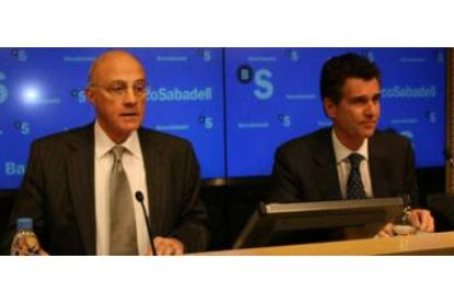 Josep Oliú y Jaume Guardiola, ayer durante la presentación de los resultados del grupo Banco Sabadel