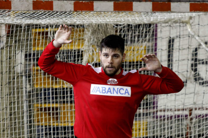 Dino Slavic ya se entrenó con el Abanca Ademar el pasado mes de marzo. MARCIANO PÉREZ