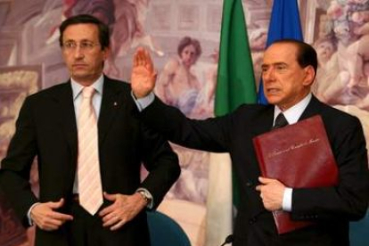 Gianfranco Fini, junto a Silvio Berlusconi, en una foto de archivo.