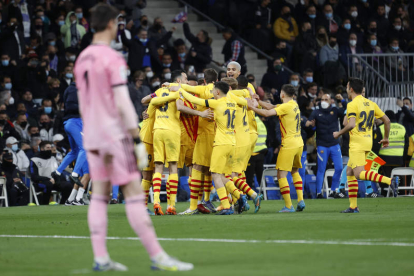 El Barcelona goleó al Real Madrid aunque su desventaja en la clasificación es de 12 puntos. SERGIO PÉREZ