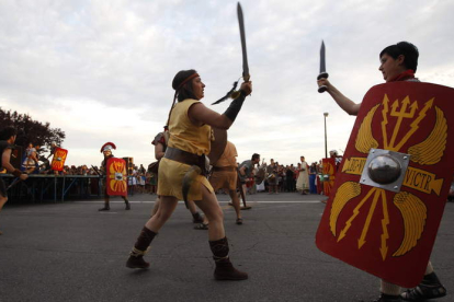 Una de las batallas entre astures y romanos que tuvieron lugar en la edición del año pasado.