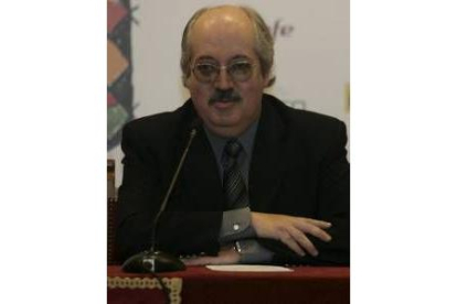 Prieto de Paula defendió la existencia de una escuela leonesa