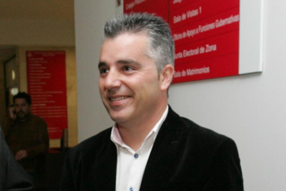Santiago Macías, en los juzgados de Ponferrada el día del juicio contra la ARMH en el que demandaba recuperar su condición de socio.