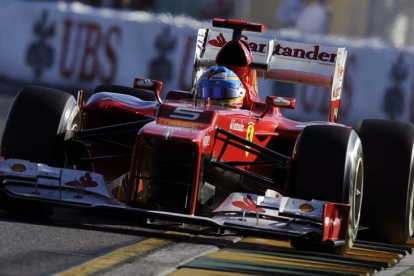 El piloto español Fernando Alonso en acción durante el Gran Premio de Australia.