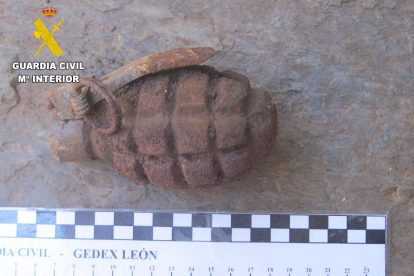 Imagen de la granada encontrada en Congosto. DL