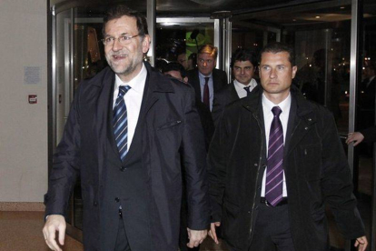 Mariano Rajoy se dirige a su reunión con el secretario del Tesoro de EEUU, Timothy Geithner, el miércoles, en Marsella.
