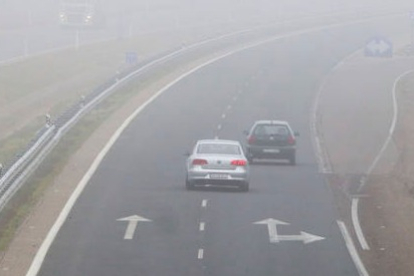 Hay varias carreteras en la provincia de León afectadas por la niebla. MONTESINOS