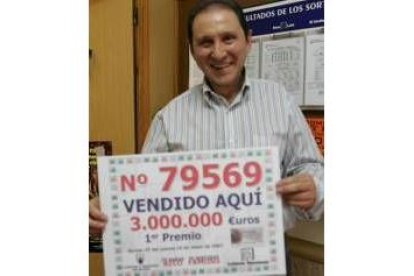 Eugenio Rodríguez, en su administración de lotería