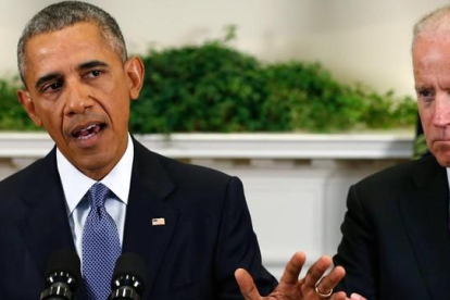 Obama habla junto al vicepresidente Joe Biden, en la Casa Blanca, este jueves.