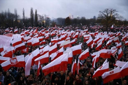 La marea 8 Decenas de miles de polacos, en la manifestación convocada por la extrema derecha.