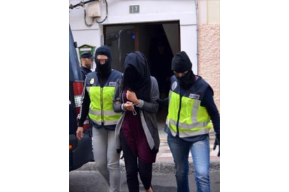 Una detenida acusada de colaborar con el EI, en diciembre en Fuerteventura.