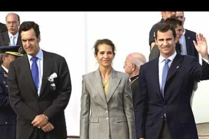 El Príncipe Felipe, la Infanta Elena y su marido Jaime de Marichalar, asistieron a la reunión del Papa con los jóvenes españoles.