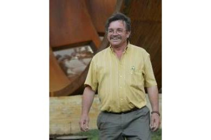 El artista cacabelense José Sánchez Carralero