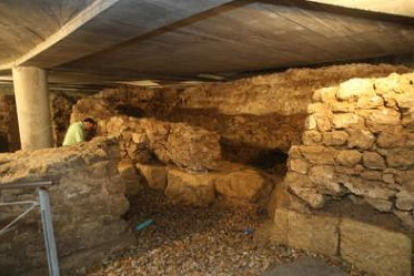 La cripta con los restos del anfiteatro de León aún no se ha abierto al público.