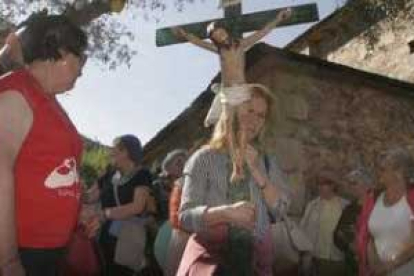 Miles de personas participaron ayer en la tradicional procesión de los ramos en Ponferrada, con el p