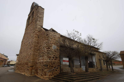 Imagen de la iglesia de San Adrián del Valle, bello ejemplo de la arquitectura religiosa popular. RAMIRO