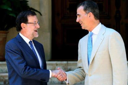 Rajoy y el rey, en el primer despacho en Marivent.