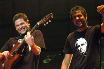 Los hermanos José y David Muñoz desembarcan esta noche en el León Arena con su gira «Estopa X