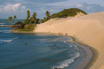 Imagen de la playa de Jenipabu, con un importante complejo de dunas.