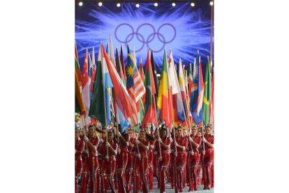 Ceremonia de clausura de los Juegos Olímpicos de Londres con las banderas de los países participantes. Foto: AFP