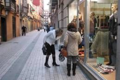 La calle Pío Gullón reúne a un buen numero de los establecimientos comerciales astorganos