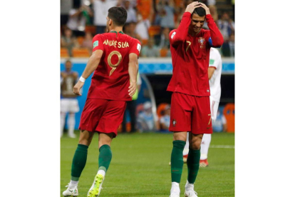 Cristiano Ronaldo se lamenta del penalti fallado frente a Irán. LESSER