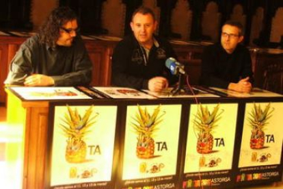 César Núñez, Joaquín Carro y Antonio Morales en la presentación del pregonero y el cartel.