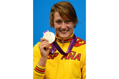 La nadadora Mireia Belmonte obtiene la primera medalla para España. Se adjudica la plata en la prueba 200 metros mariposa en una carrera que iba liderando hasta que la china Liuyang Jiao le arrebató el oro en la recta final.