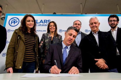 Xavier García Albiol junto a otros miembros de la candidatura del PPC
