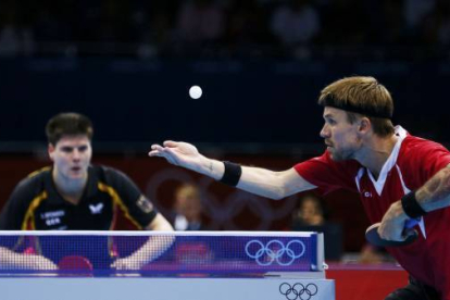 Fotografía del juego entre el alemán Dimitrij Ovtcharov y el danés Michael Maze. Foto: REUTERS