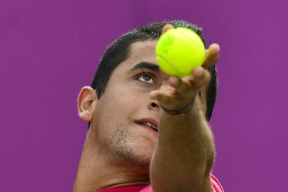 El tenista Nicolás Almagro, en un momento durante el partido disputado frente al belga Steve Darcis. Foto: AFP