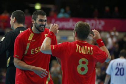 El jugador de la selección española de balonmano, Jorge Maqueda, celebra la victoria lograda contra Serbia. Foto: REUTERS