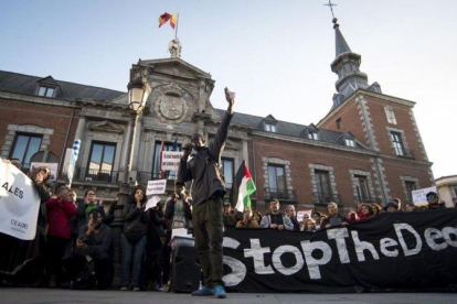 Concentración para exigir la acogida de refugiados, este domingo en Madrid.