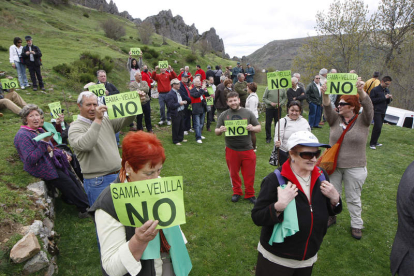 Protesta contra la línea eléctrica Sama-Velilla, en plena montaña leonesa.