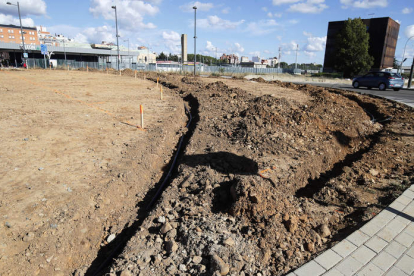 La rotonda se encuentra ubicada entre la puerta de la estación del AVE y la plaza del Palacio de Exposiciones. RAMIRO