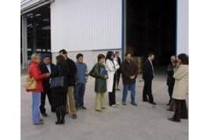Técnicos, políticos y empresarios visitaron ayer la fábrica de Grapibi