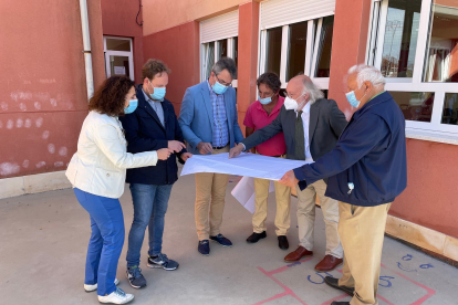 Martínez Majo ha asistido esta mañana a la firma del acta de replanteo e inicio de obras de construcción de dos aulas de ampliación en el colegio de Cembranos. JCYL