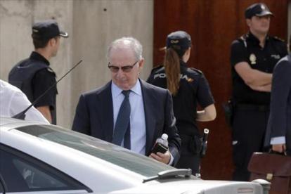 El expresidente de Bankia Rodrigo Rato sale del juicio por el caso de las tarjetas 'black'.