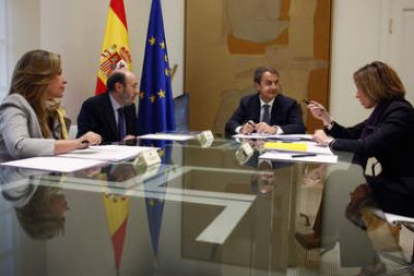 Jiménez, Rubalcaba, Zapatero y Chacón, durante la reunión de ayer en La Moncloa.
