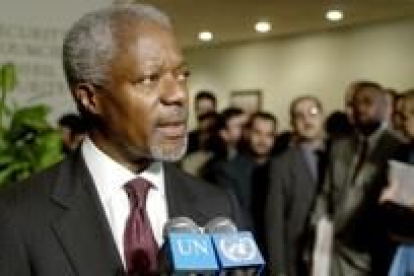 Koffi Annan habla a los medios de comunicación después de la reunión del Consejo de Seguridad
